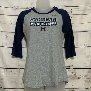 Nike | Women's Michigan Wolverines Dri-Fit 1/4 Sleeve Raglan Size XS